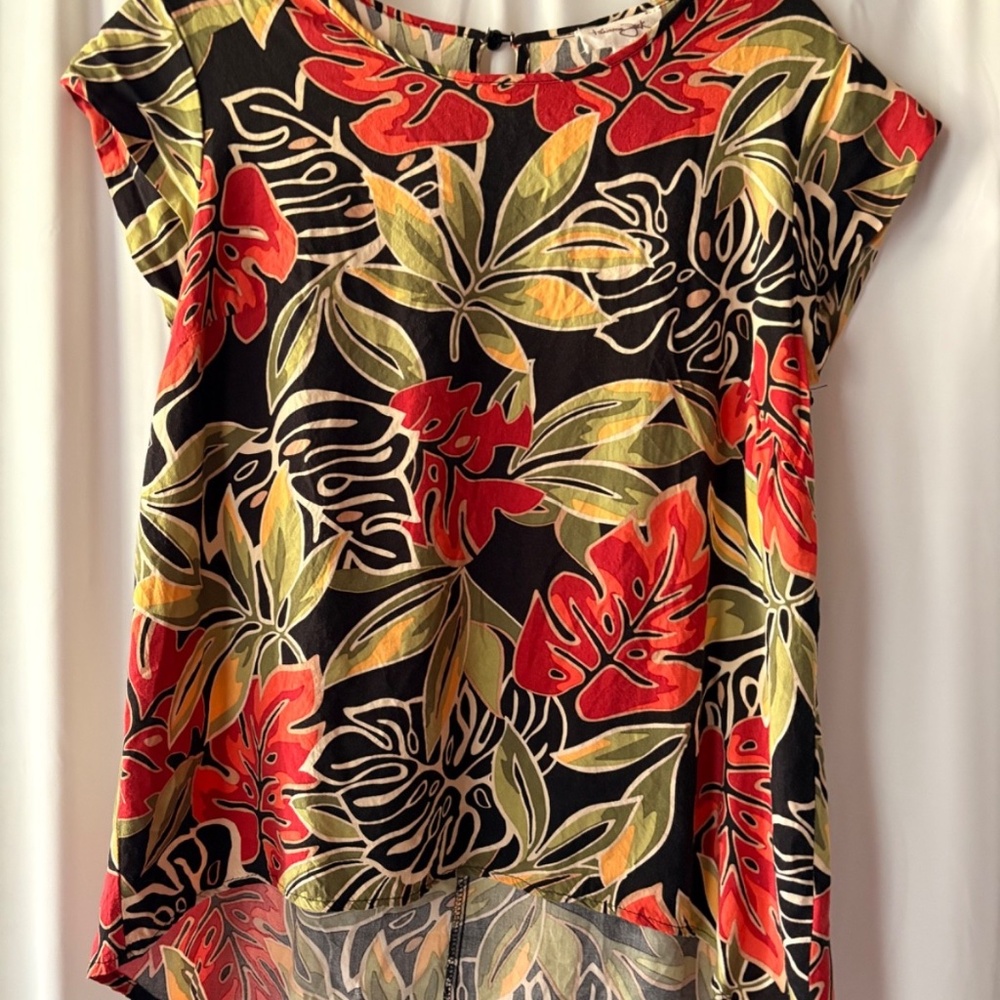 Panama Jack Women's Small Short Sleeve Tropical Print Top, Short Front Long Back